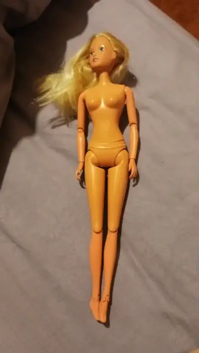 Muñeca clásica rubia articulada - miniatura 1