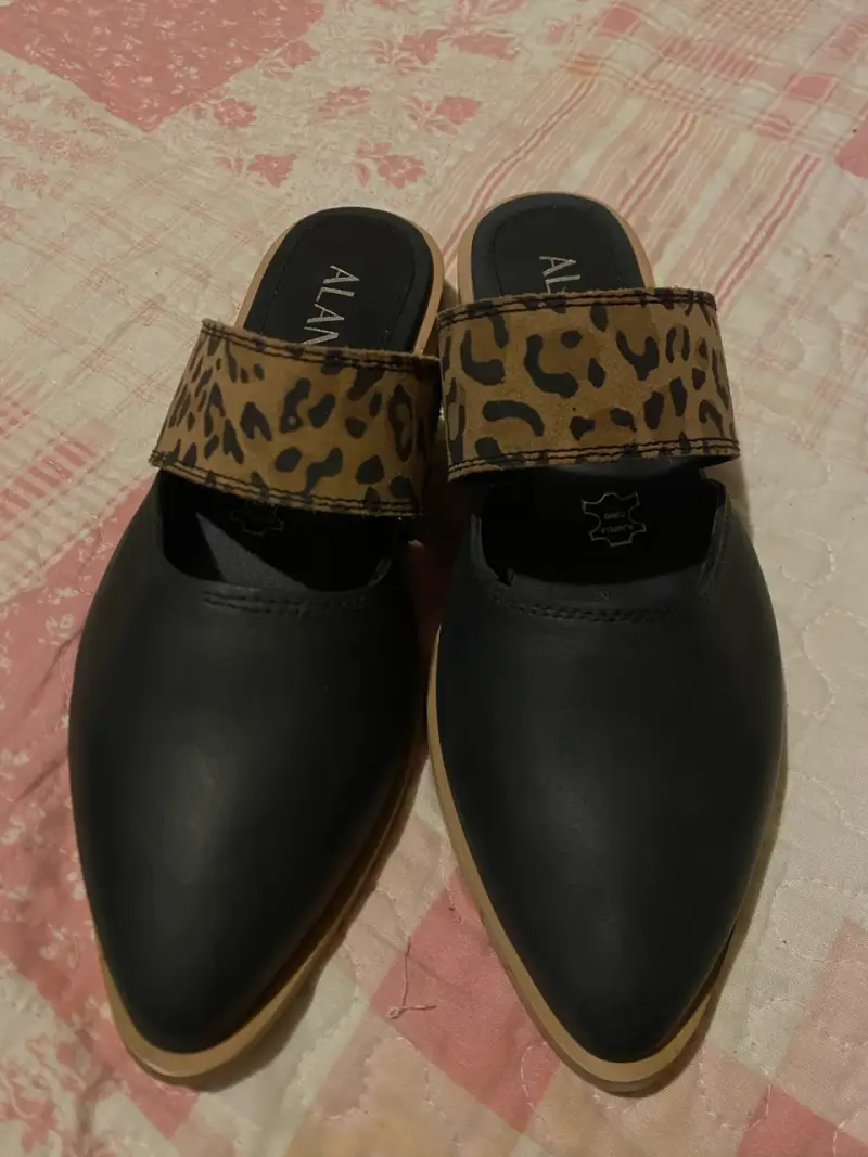 Mules negros con estampado animal print Alaniz - 2