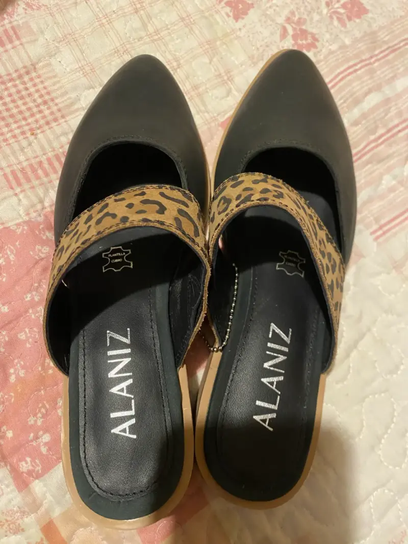 Mules negros con estampado animal print Alaniz - 3