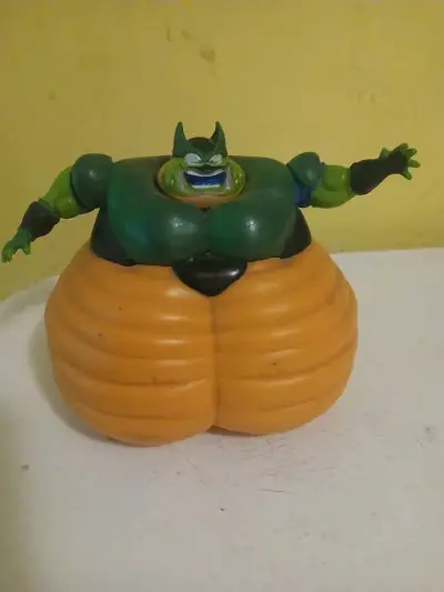Figura de acción de personaje verde y naranja - miniatura 1