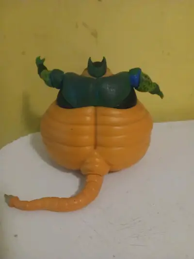 Figura de acción de personaje verde y naranja - miniatura 2