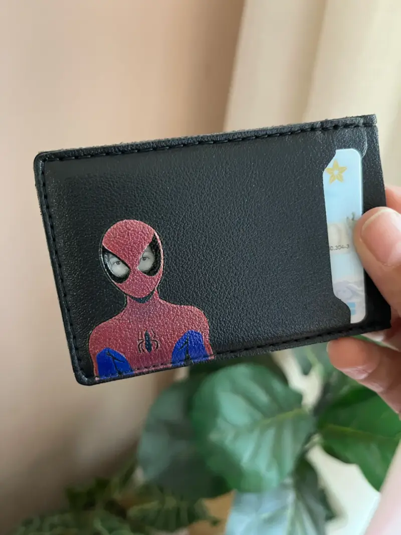 Tarjetero con diseño de Spiderman - 1