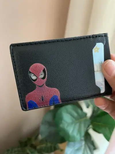 Tarjetero con diseño de Spiderman - miniatura 1