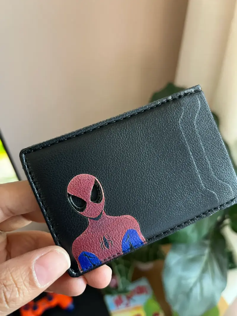 Tarjetero con diseño de Spiderman - 4