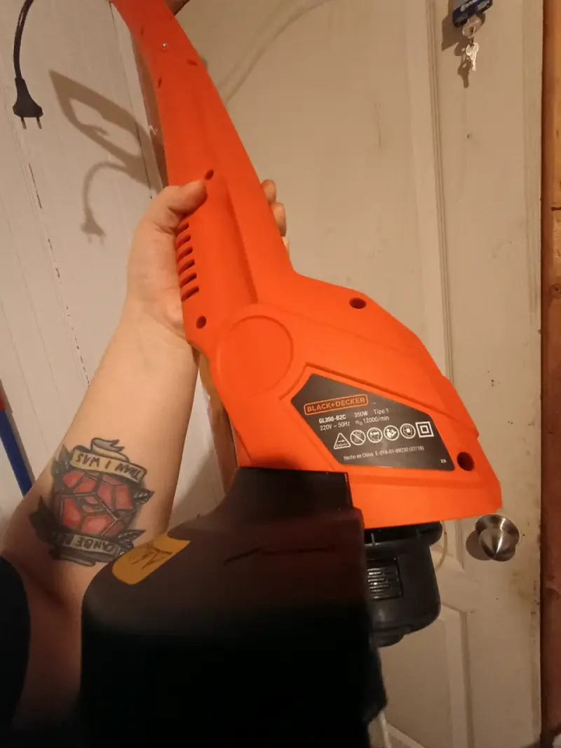 Bordeadora Eléctrica Black+Decker 350W Naranja - 4