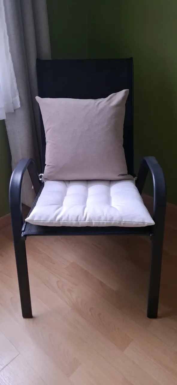 Silla de exterior con cojín blanco - 3