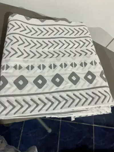Juego de sábanas estampadas en tonos grises - miniatura 2
