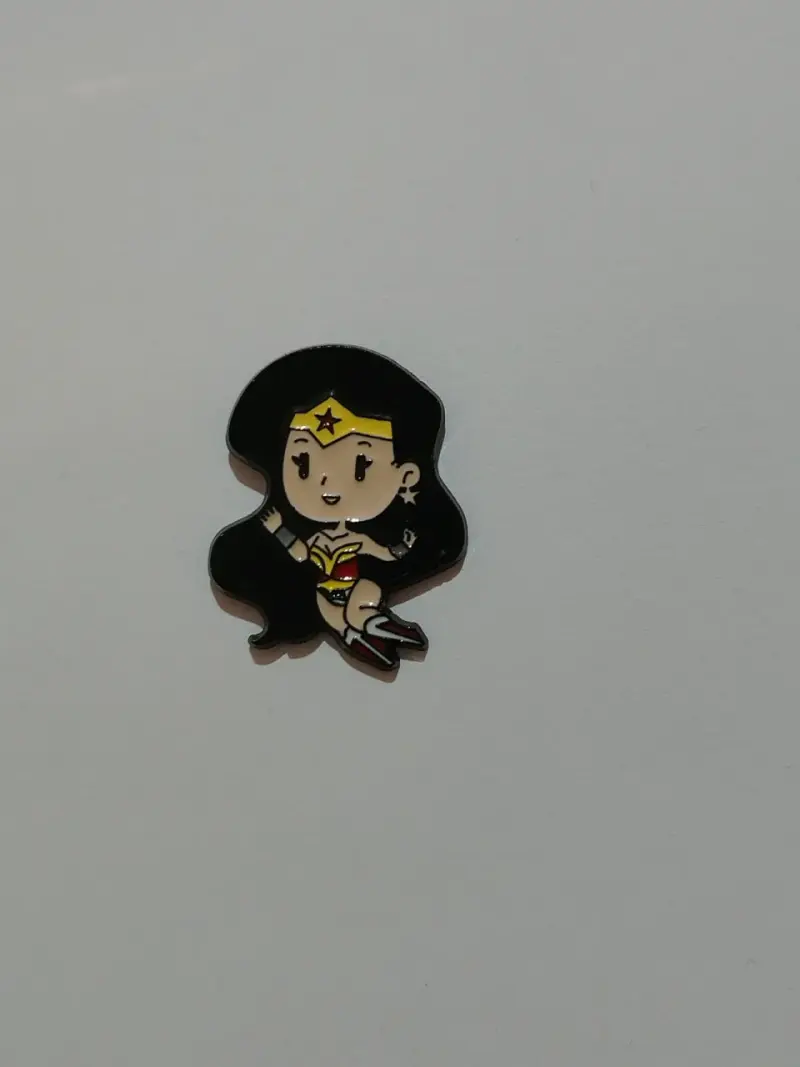 Pin de colección Wonder Woman estilo chibi