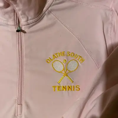 Polerón deportivo rosa con cierre y logo de tenis - miniatura 4