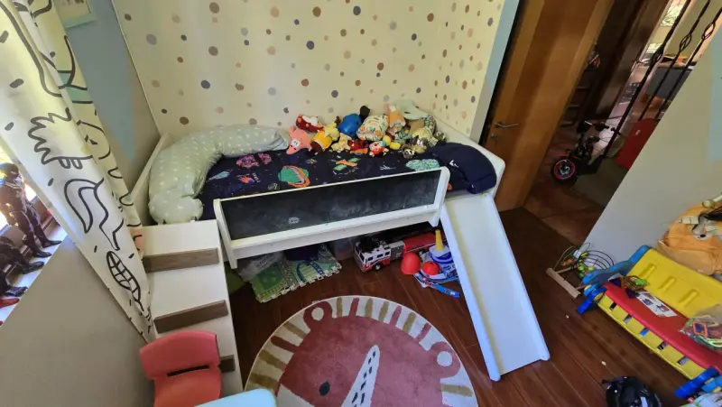 Cama infantil con tobogán y pizarra - 3