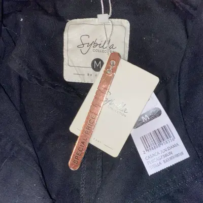 Chaqueta negra Sybilla con diseño mágico - miniatura 3