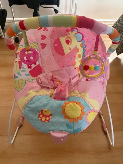 Silla mecedora para bebé con juguetes colgantes - miniatura 1