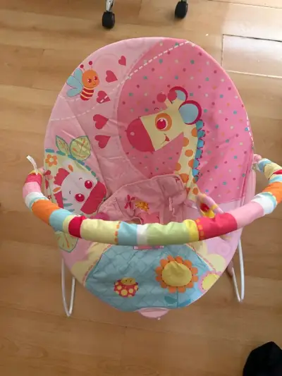 Silla mecedora para bebé con juguetes colgantes - miniatura 2