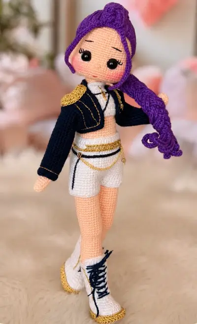Muñeca de crochet hecha a mano - miniatura 1