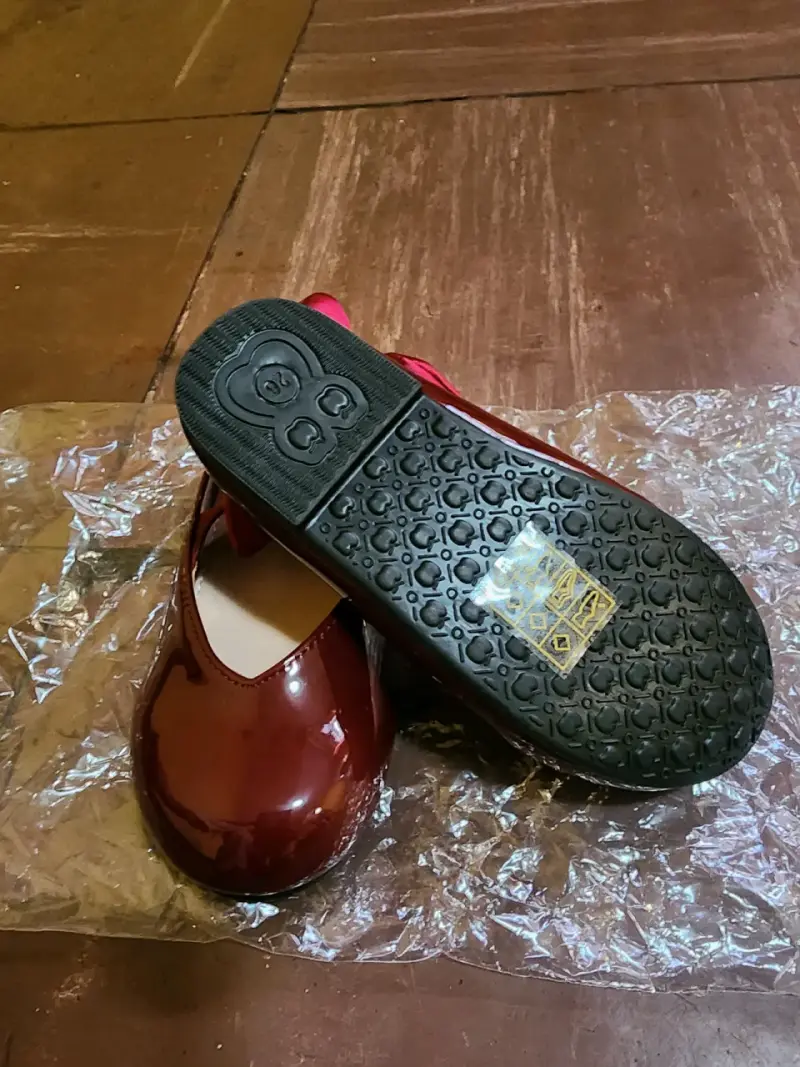Zapatos de charol para niña color burdeos con lazo - 3