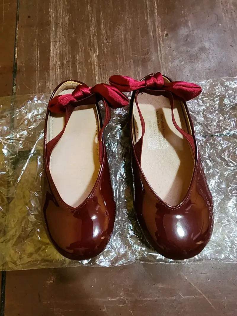 Zapatos de charol para niña color burdeos con lazo - 4