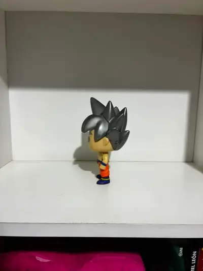 Funko Pop Goku Ultra Instinct #386 (Dragon Ball Super) - miniatura 4