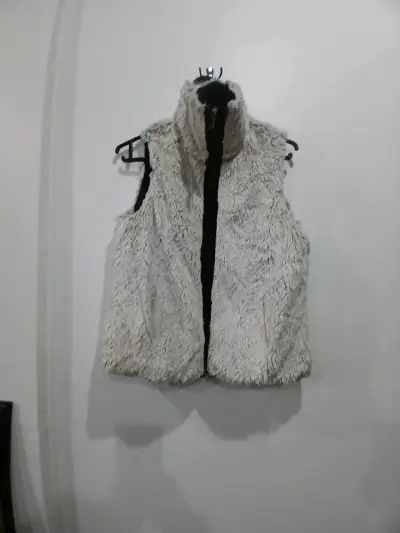 Chaleco acolchado negro con forro de lana - miniatura 4