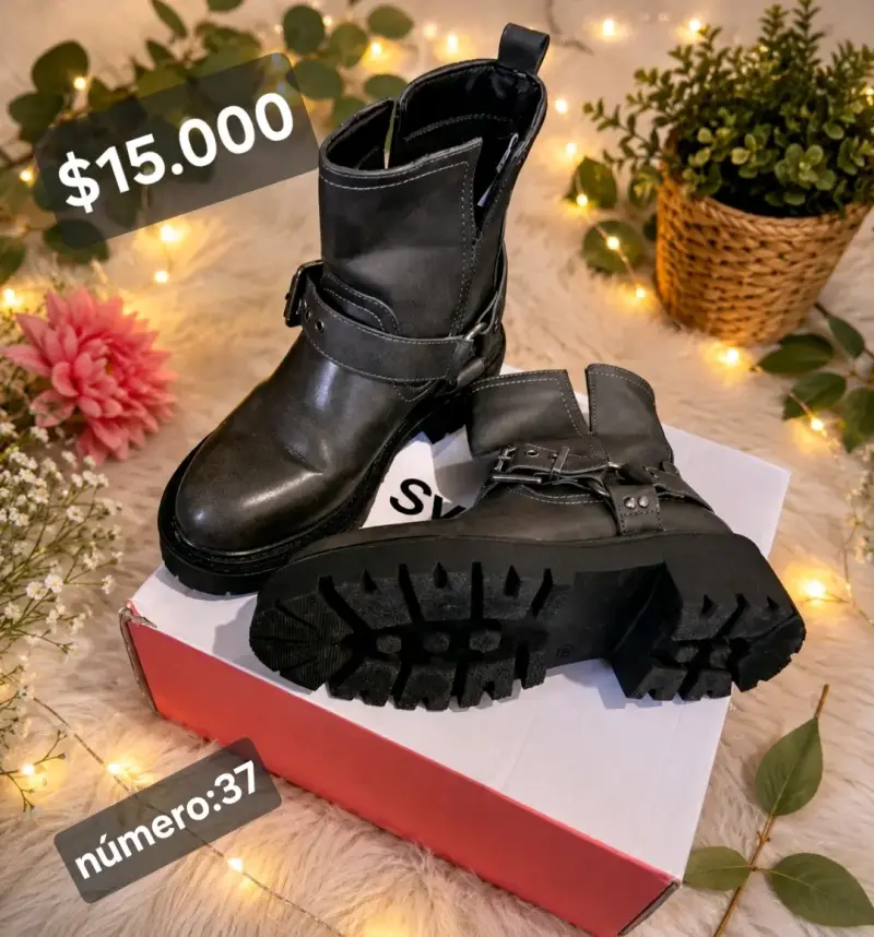 Botas negras de cuero estilo motero talla 37