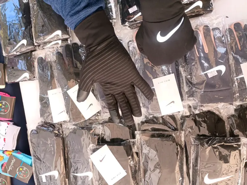 Guantes primera capa Nike negros para invierno - 2