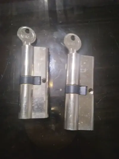 Cilindros de seguridad con llaves - miniatura 2