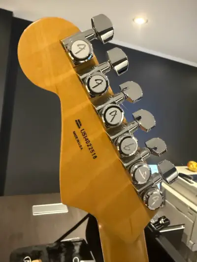 Guitarra eléctrica Fender Stratocaster HSS roja - miniatura 3