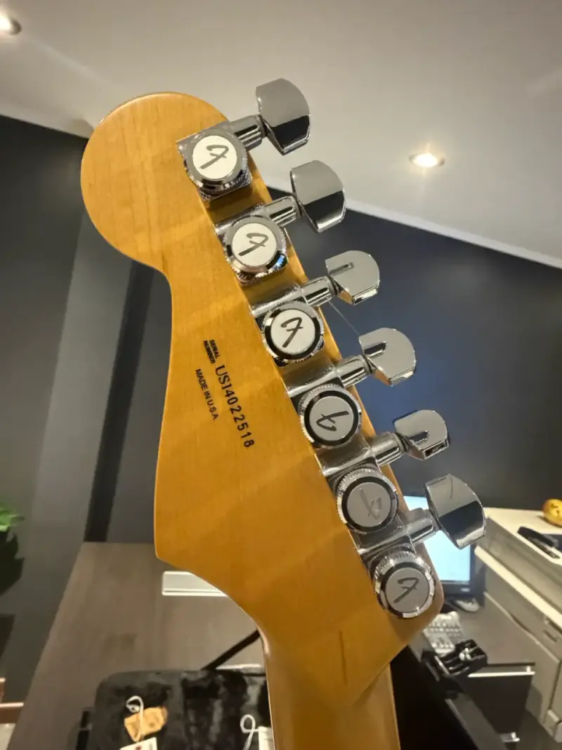 Guitarra eléctrica Fender Stratocaster HSS roja - 4