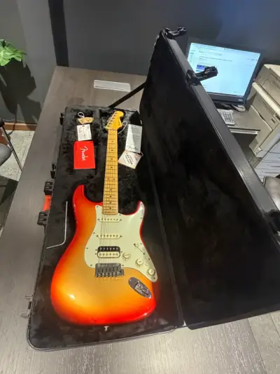 Guitarra eléctrica Fender Stratocaster HSS roja - miniatura 5