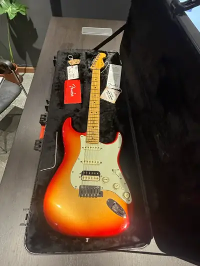 Guitarra eléctrica Fender Stratocaster HSS roja - miniatura 6