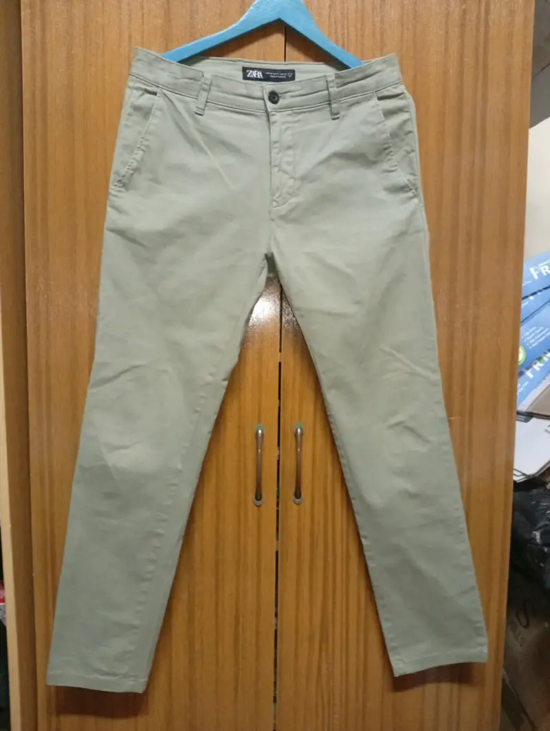 Pantalones verde oliva Zara para hombre - 1