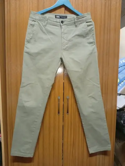 Pantalones  verde oliva Zara para hombre - miniatura 1