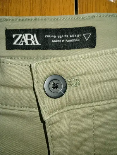 Pantalones  verde oliva Zara para hombre - miniatura 2
