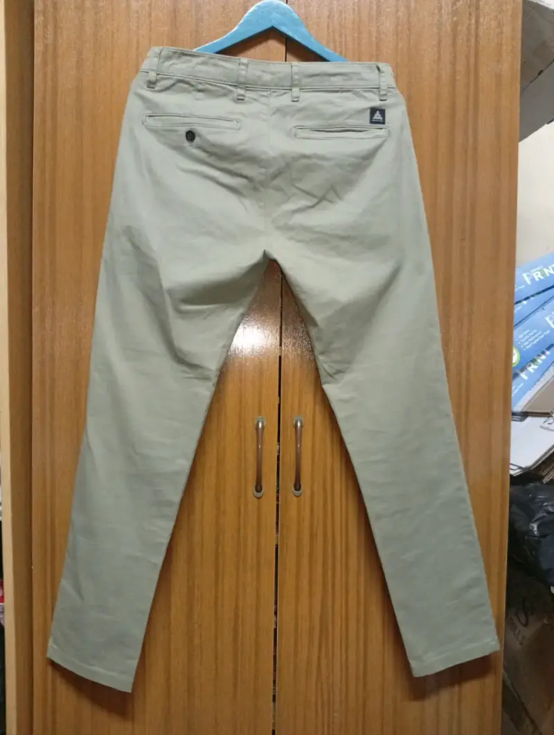 Pantalones verde oliva Zara para hombre - 3