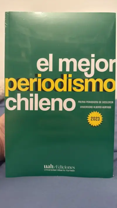 Libro El Mejor Periodismo Chileno 2023 - miniatura 1