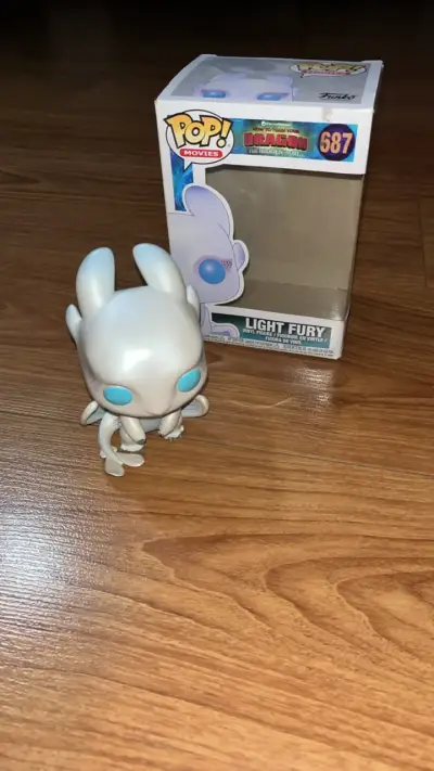 Figura Funko Pop Light Fury de colección - miniatura 1