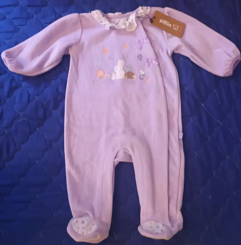 Osito de bebé lila con diseño de animales Pilim