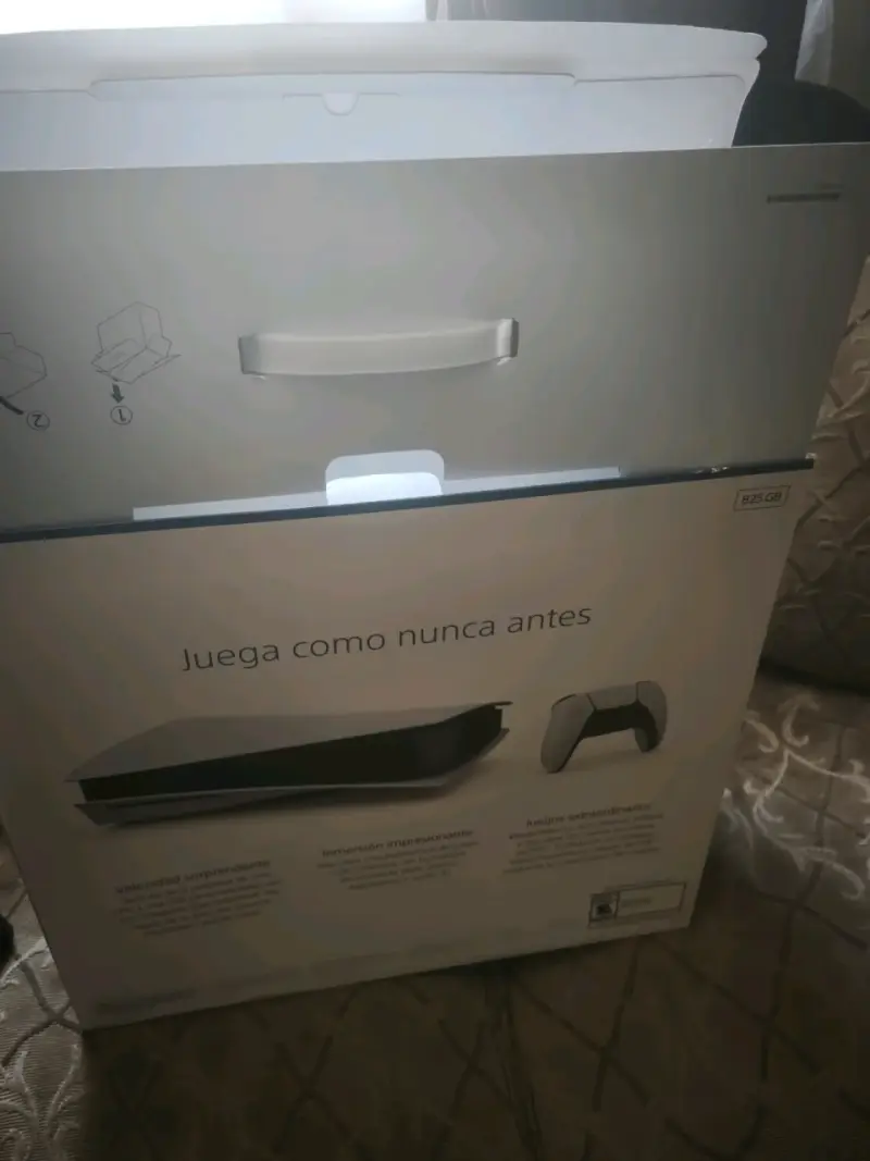 Consola PlayStation 5 con 825 GB de almacenamiento - 1