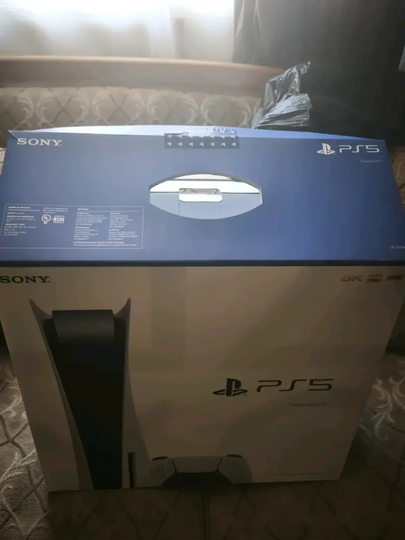 Consola PlayStation 5 con 825 GB de almacenamiento - 2