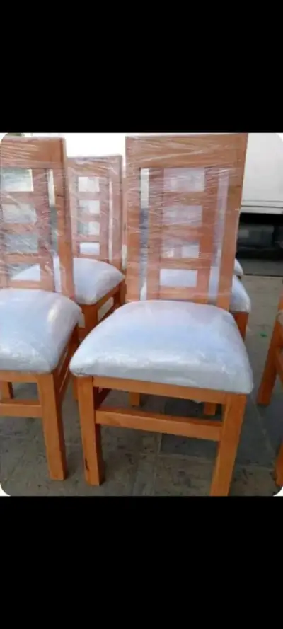 Silla de madera con asiento acolchado - miniatura 2