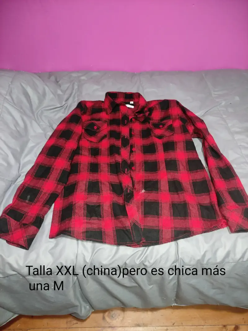 Camisa de franela a cuadros roja y negra talla M