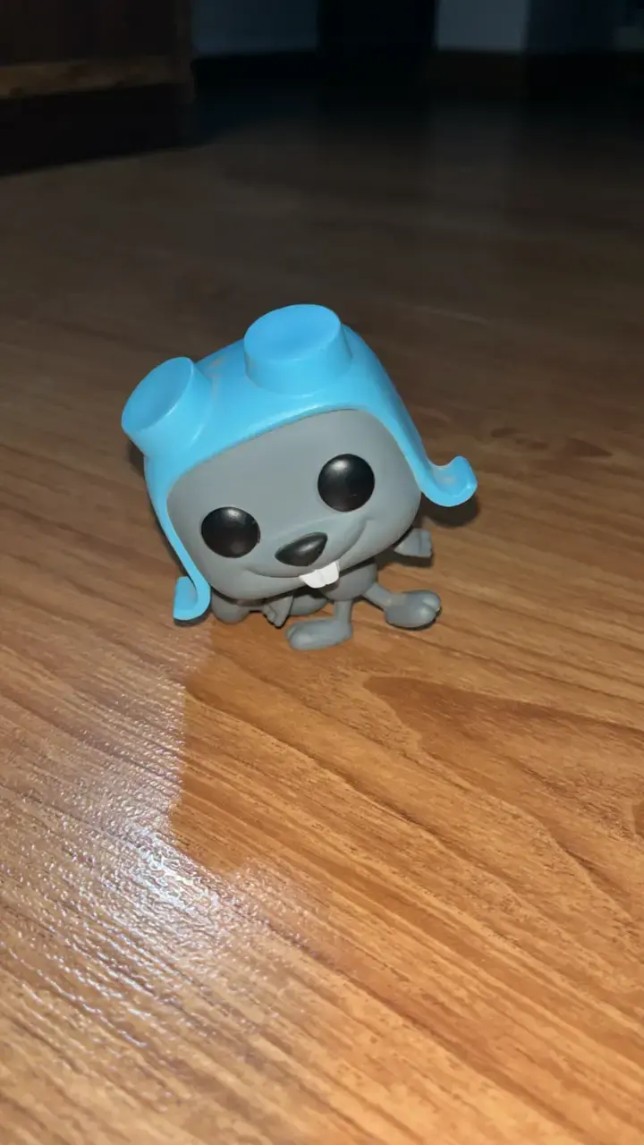 Figura coleccionable Funko Pop azul y gris