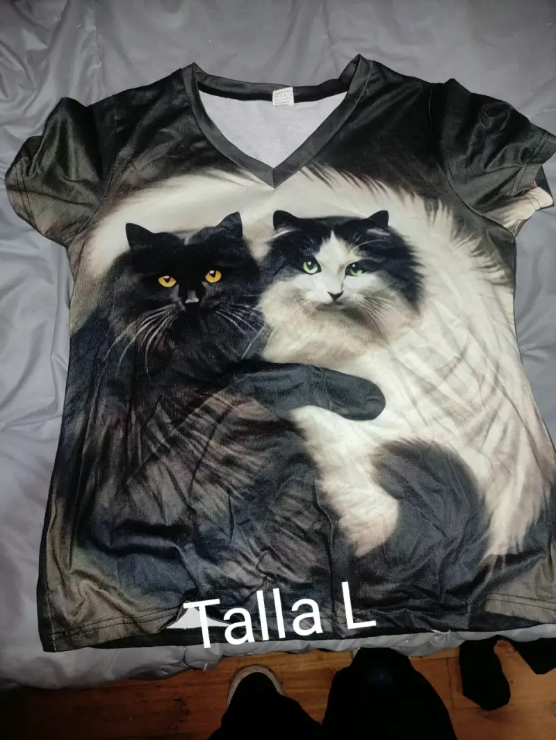 Polera estampada de gatos talla L
