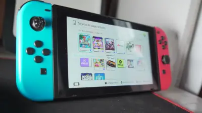 Nintendo Switch V2 Con juegos digitales - miniatura 1