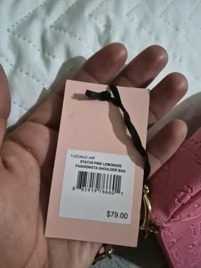 Cartera Juicy Couture rosado con diseño grabado - miniatura 3