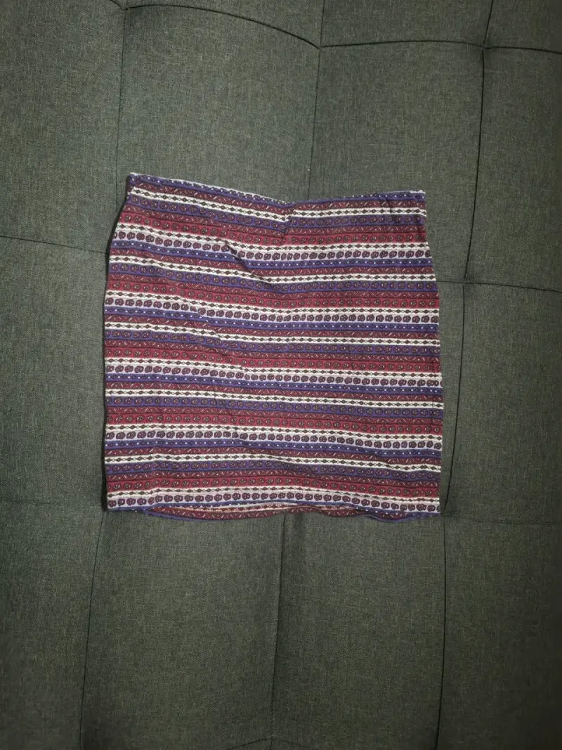 Falda corta con estampado multicolor