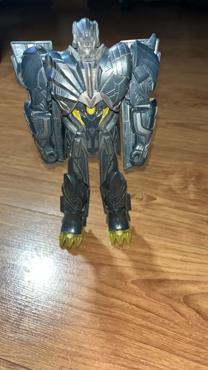 Figura de acción Transformer Megatron