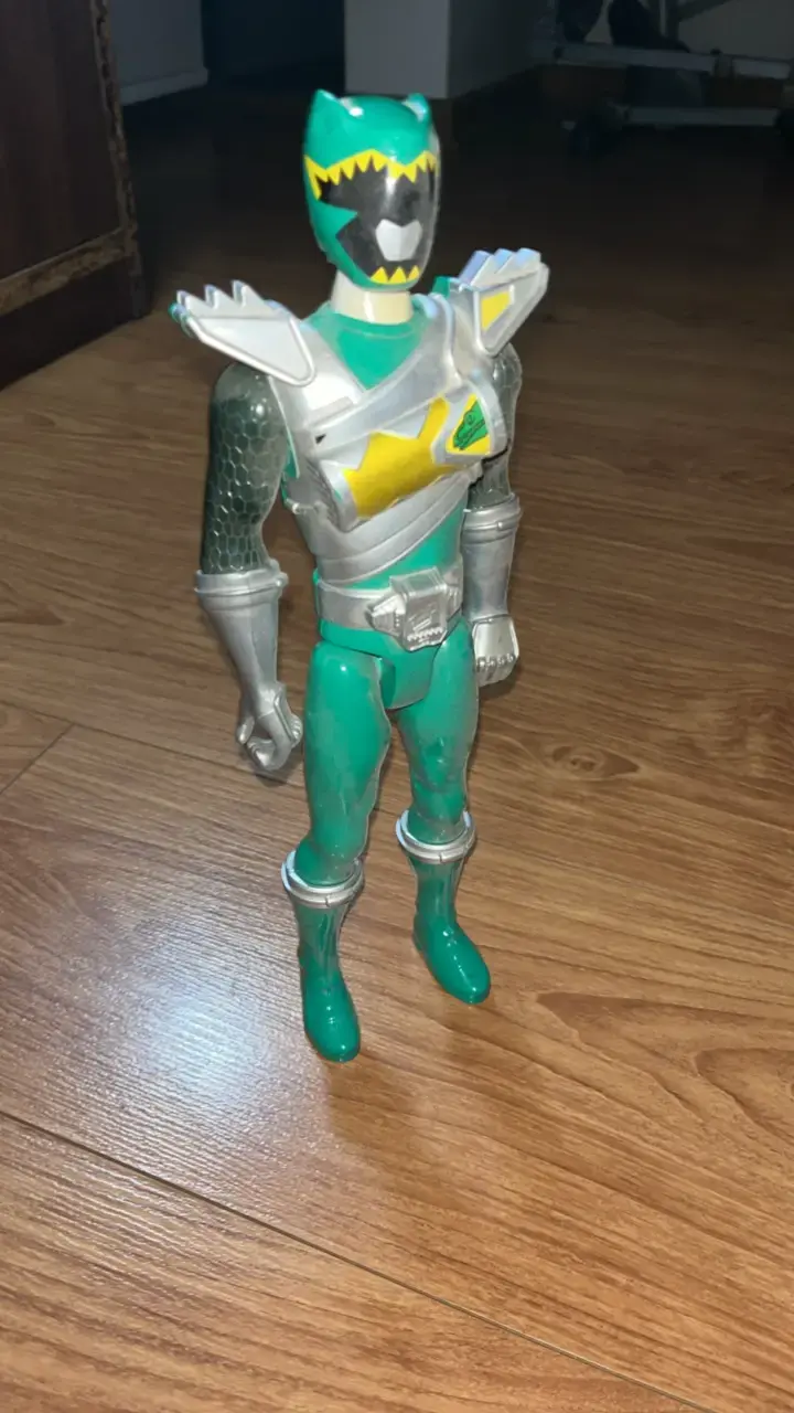 Figura de acción Power Ranger verde con armadura