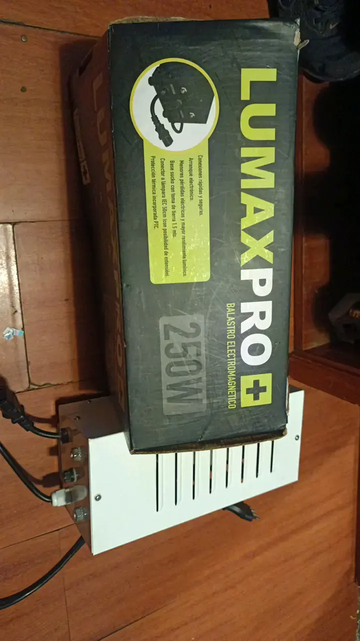 Fuente de poder Lumax Pro 250W para equipos electrónicos - 3