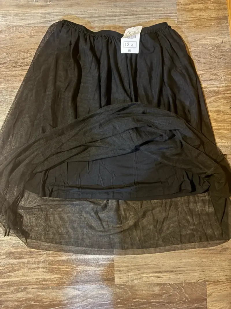 Falda negra de tul elegante talla L - 2
