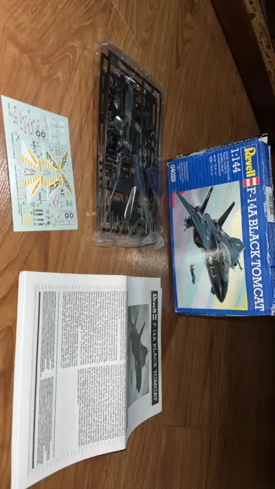 Maqueta avión F-117A Nighthawk 1:144 Revell - miniatura 1